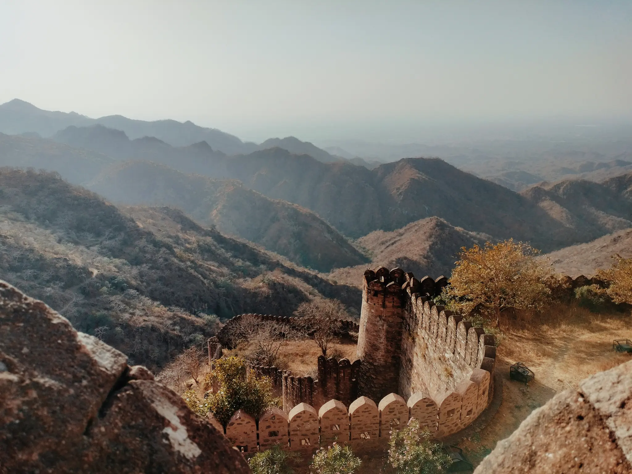 Kumbhalgarh_fort_view_rajasthan_half