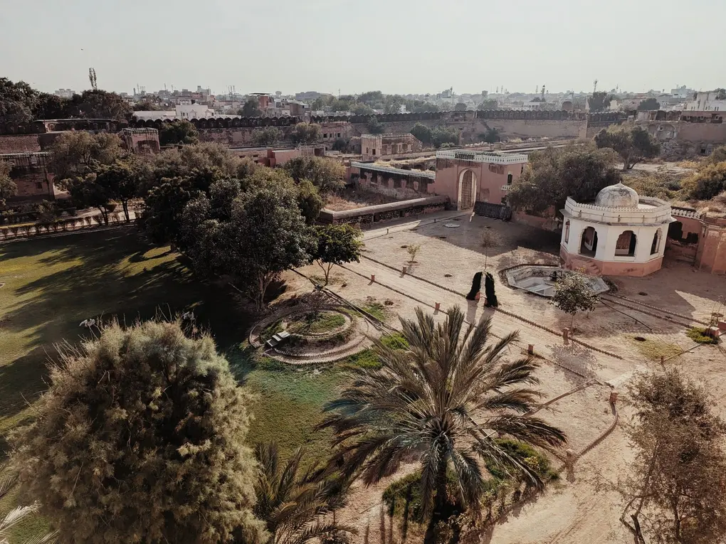 bikaner_fort_garden_half