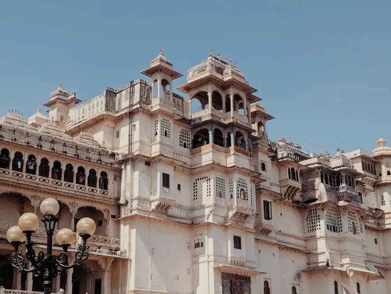 city_palace_udaipur_half