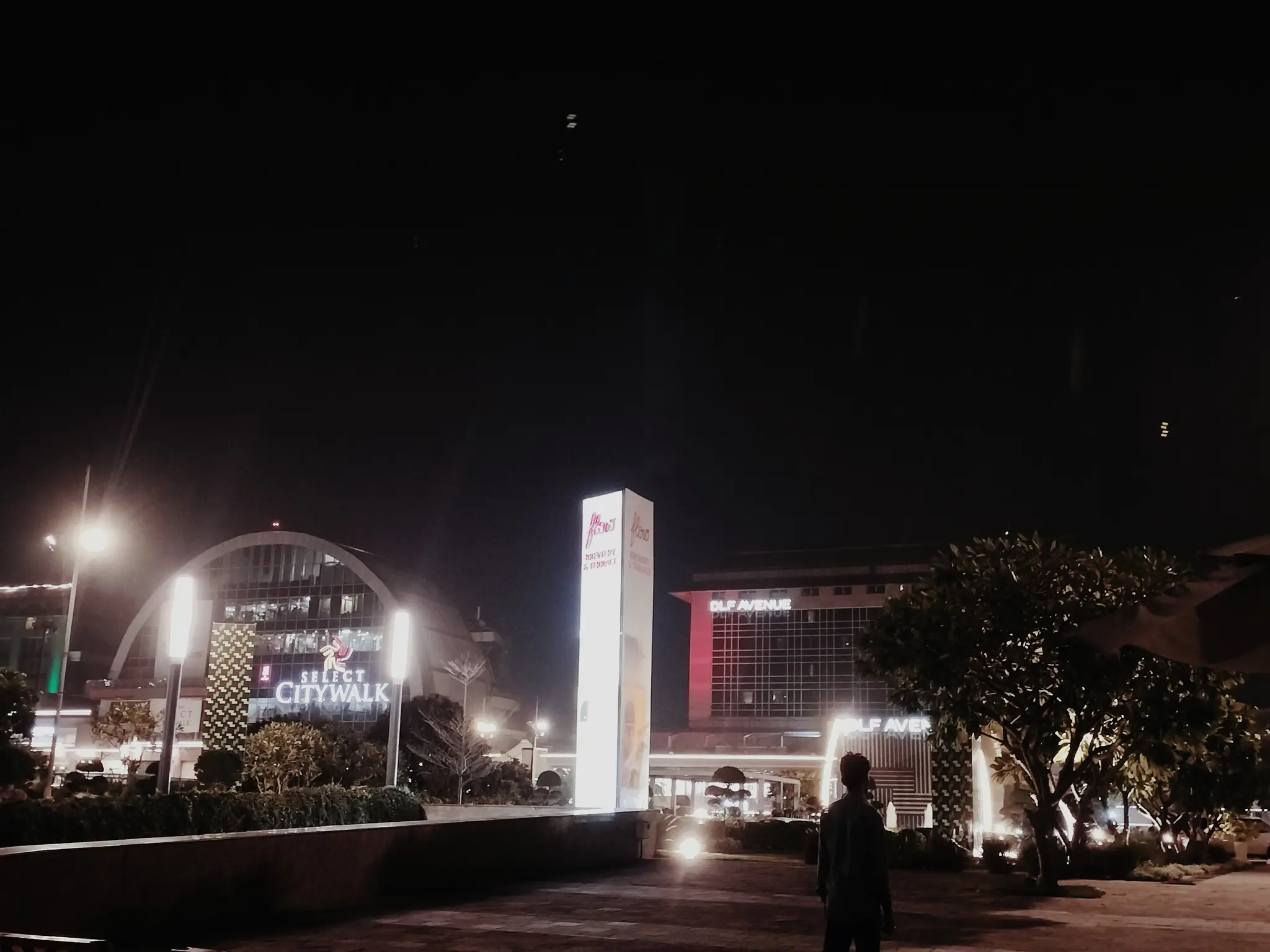 dehli_moderne_nuit_half