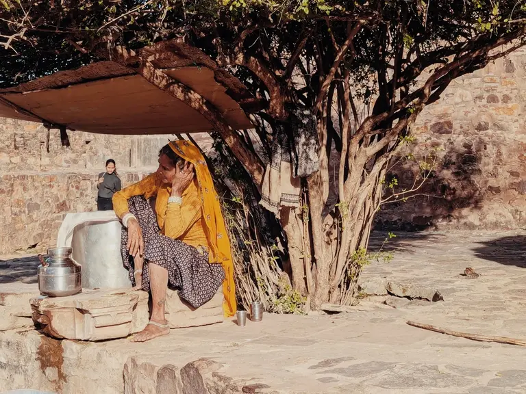 femme_indienne_ranthambore_fort_half