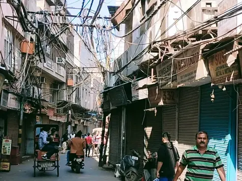 old_dehli_street_half
