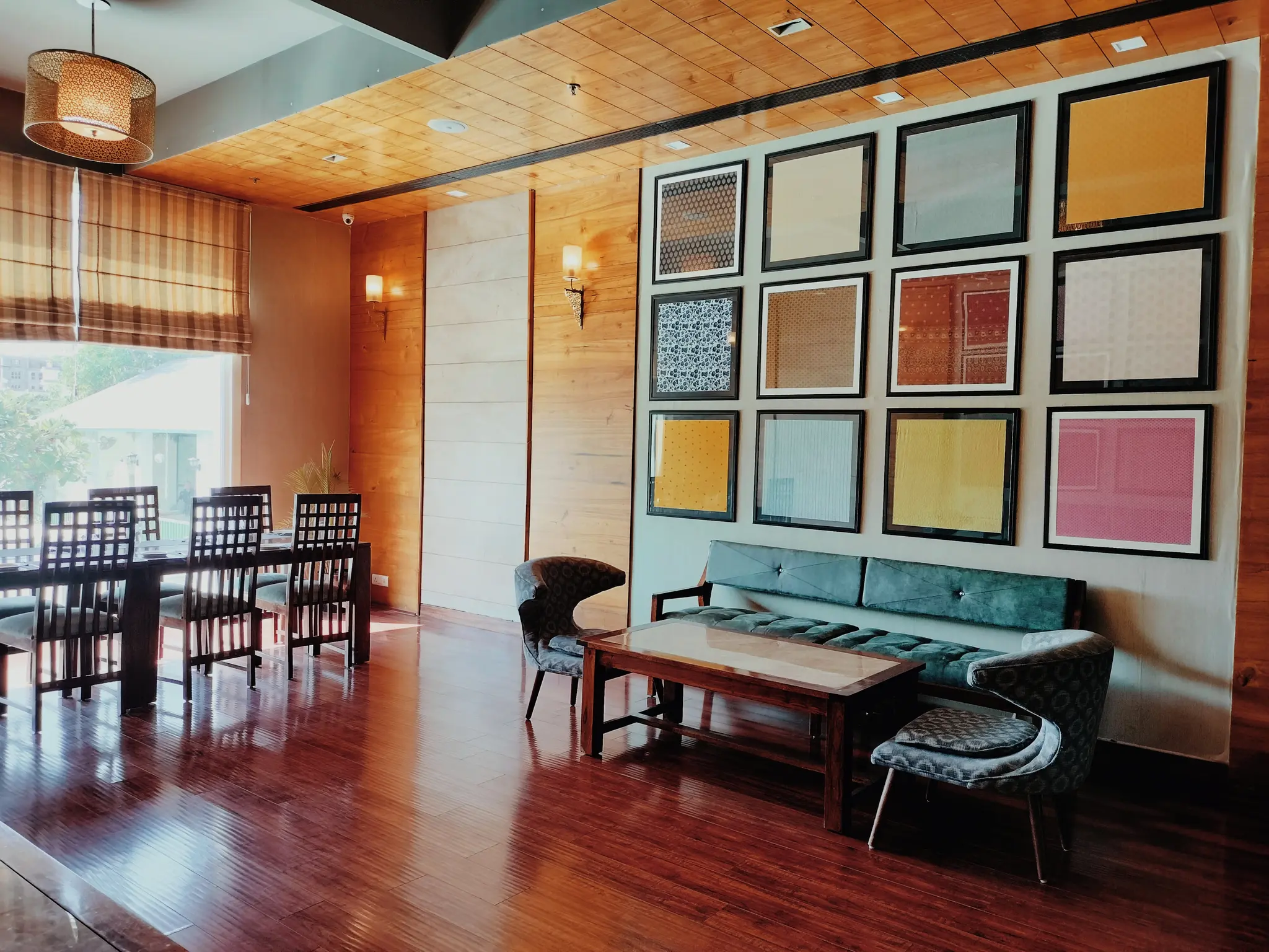 pushkarbagh_hotel_lobby_half