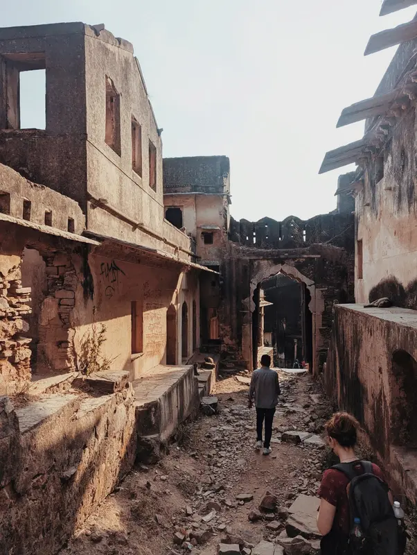 ruines_bundi_fort_singes_half