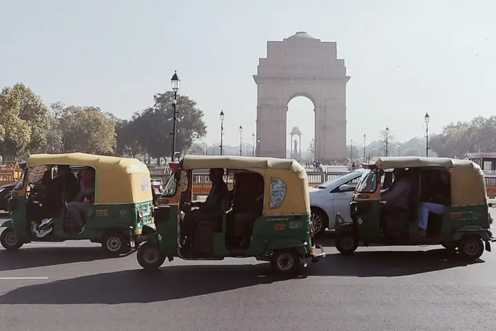 tuktuk_dehli_half