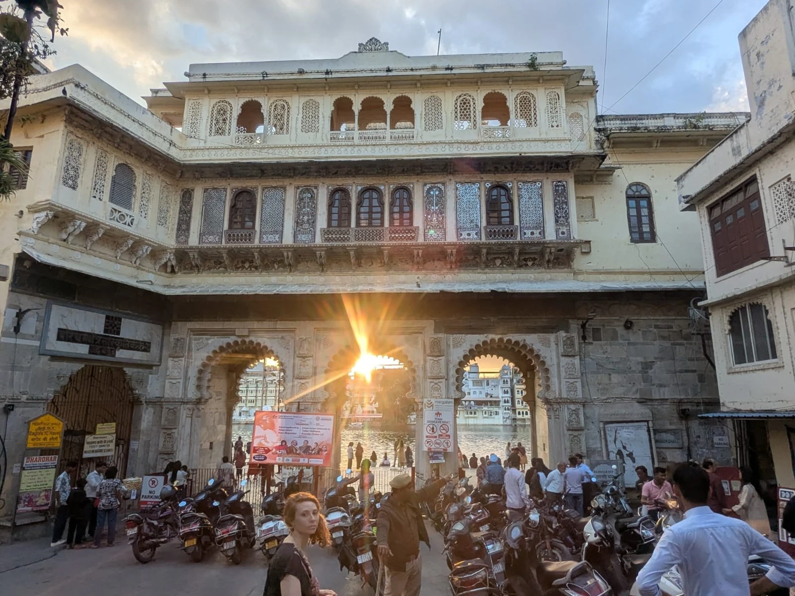 Levé de soleil devantt le Gangaur Ghat (Udaipur)