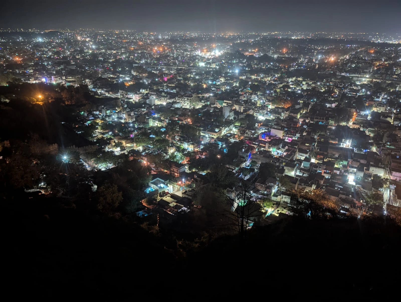 Point de vue de nuit sur Gwalior