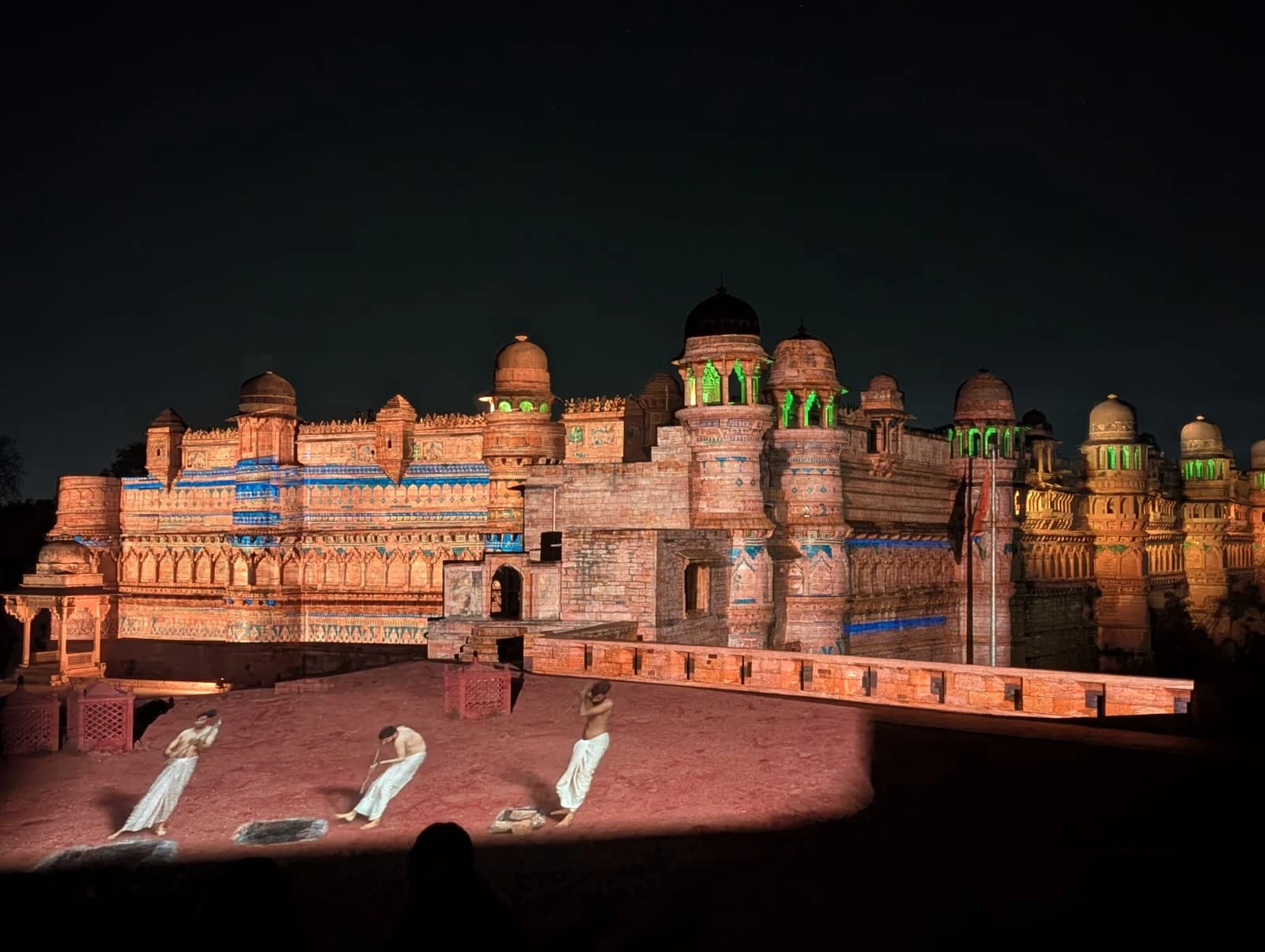 Projection sur les roches, spectacle son & lumière Gwalior