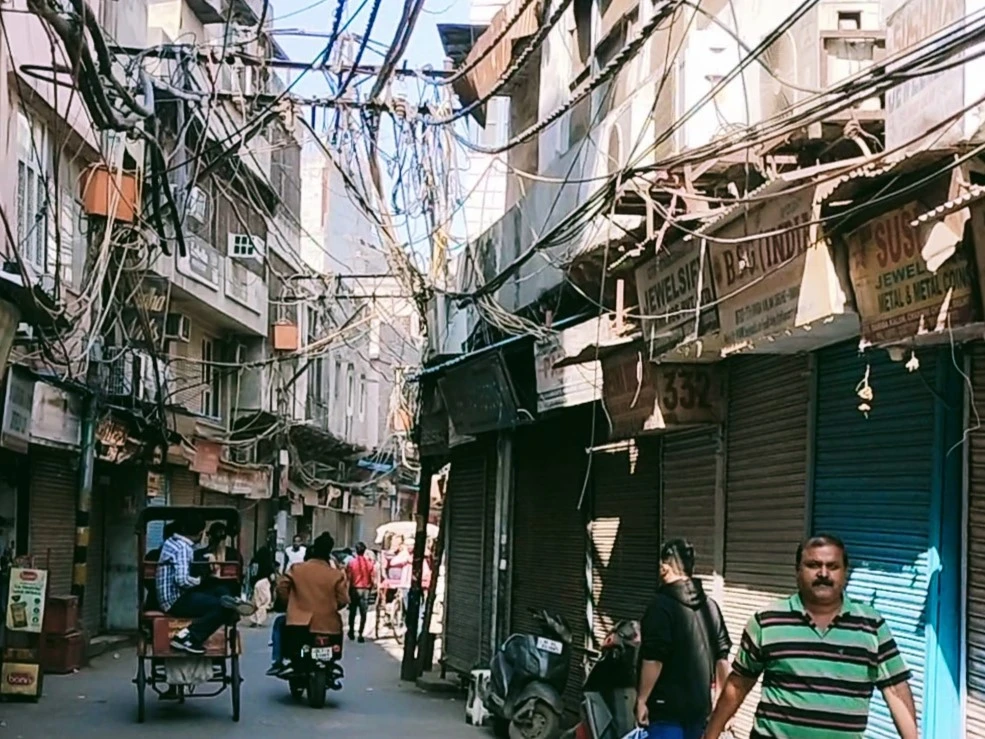 Moment de vie dans une rue d'Old Dehli