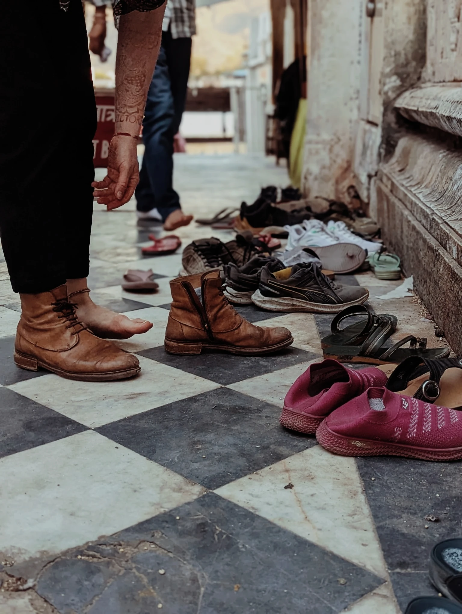 Chaussures & Pieds nus pour accéder au lac Pushkar