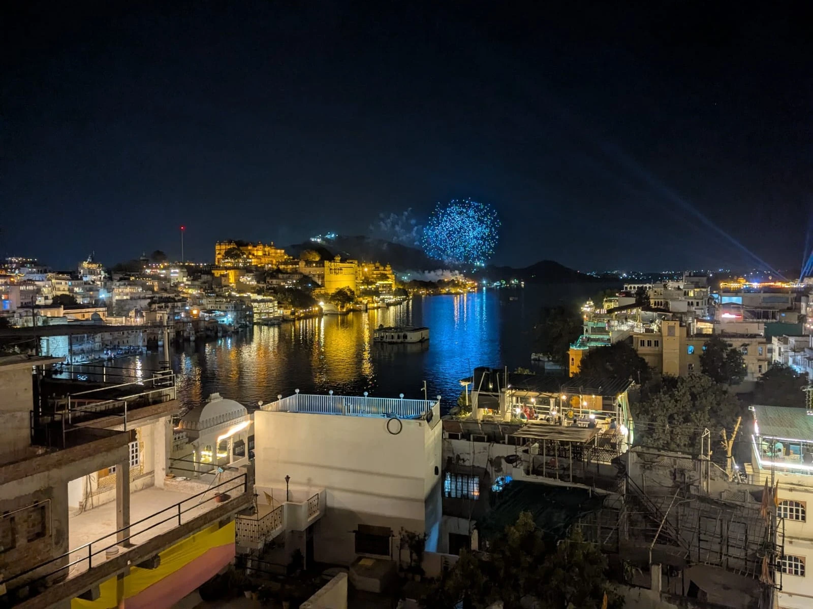 Feu d'artifice de nuit à Udaipur